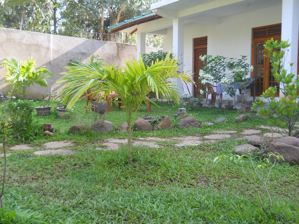 Sunset Tourist Home โปลอนนารูวา ภายนอก รูปภาพ