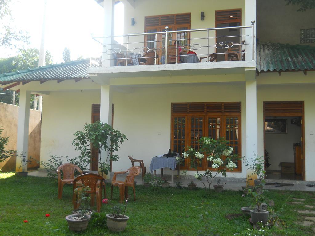 Sunset Tourist Home โปลอนนารูวา ภายนอก รูปภาพ