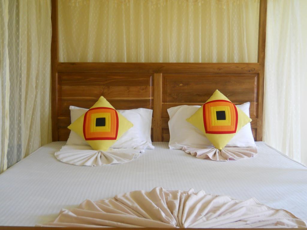 Sunset Tourist Home โปลอนนารูวา ภายนอก รูปภาพ
