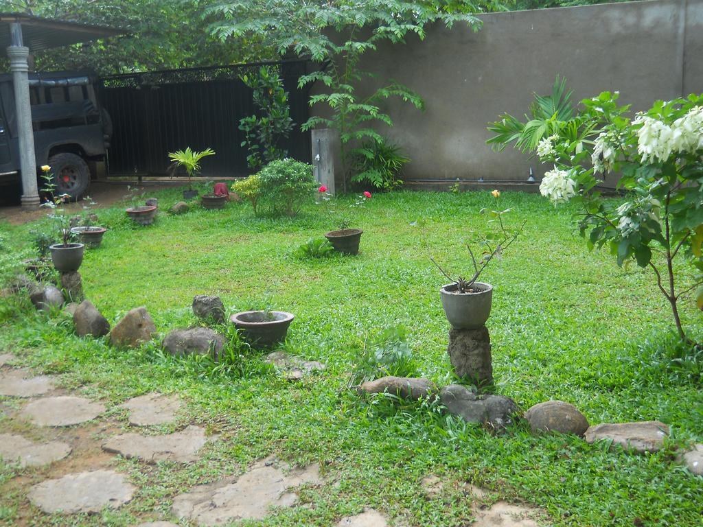 Sunset Tourist Home โปลอนนารูวา ภายนอก รูปภาพ