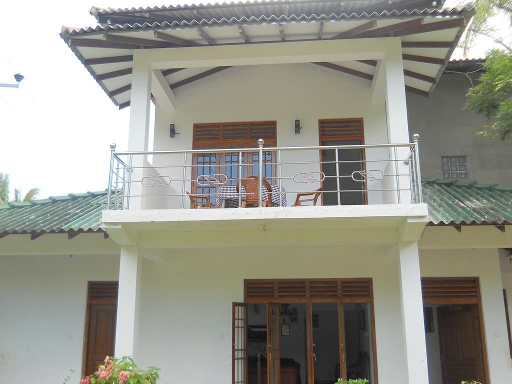 Sunset Tourist Home โปลอนนารูวา ภายนอก รูปภาพ